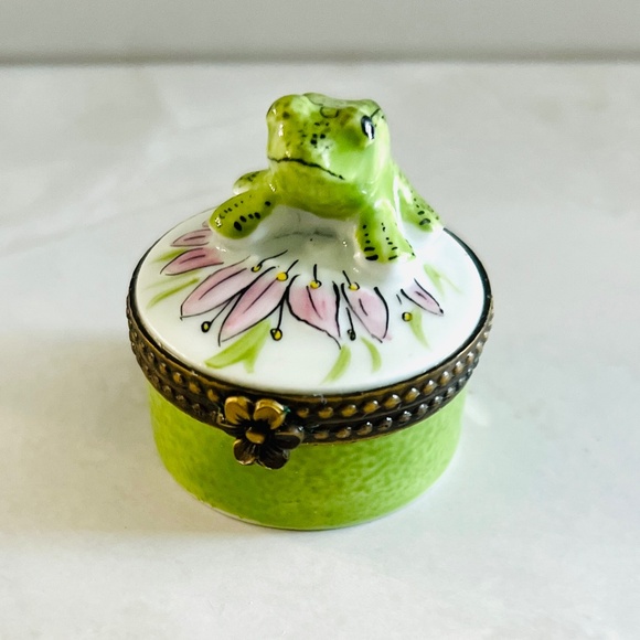 Authentic Limoges Frog Box Hand Painted | Floral Motif France | Spotted Frog - Picture 1 of 7